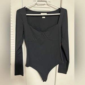 Aritzia - Babaton contour bodysuit